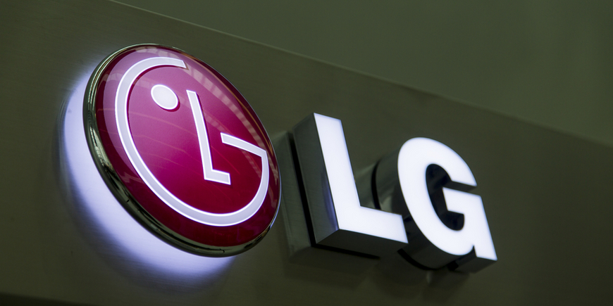 LG запатентовала смартфон с «опоясывающим» дисплеем